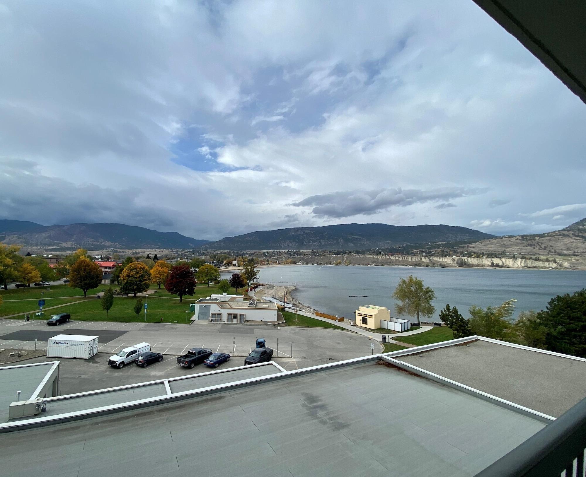 Penticton Lakeside Resort Экстерьер фото