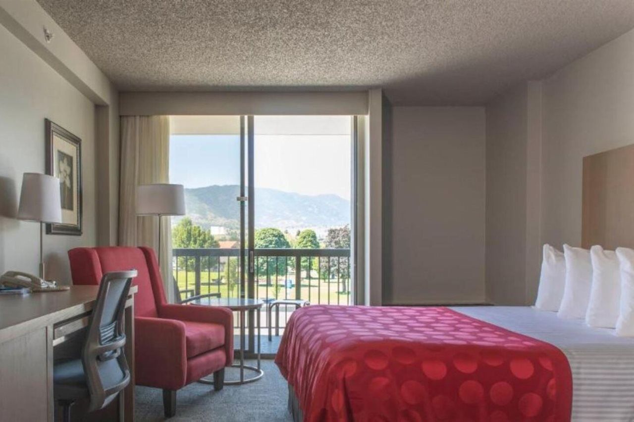 Penticton Lakeside Resort Экстерьер фото